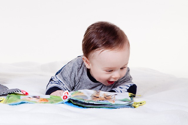 赤ちゃんの髪の毛が薄い 一歳なら当然 その理由